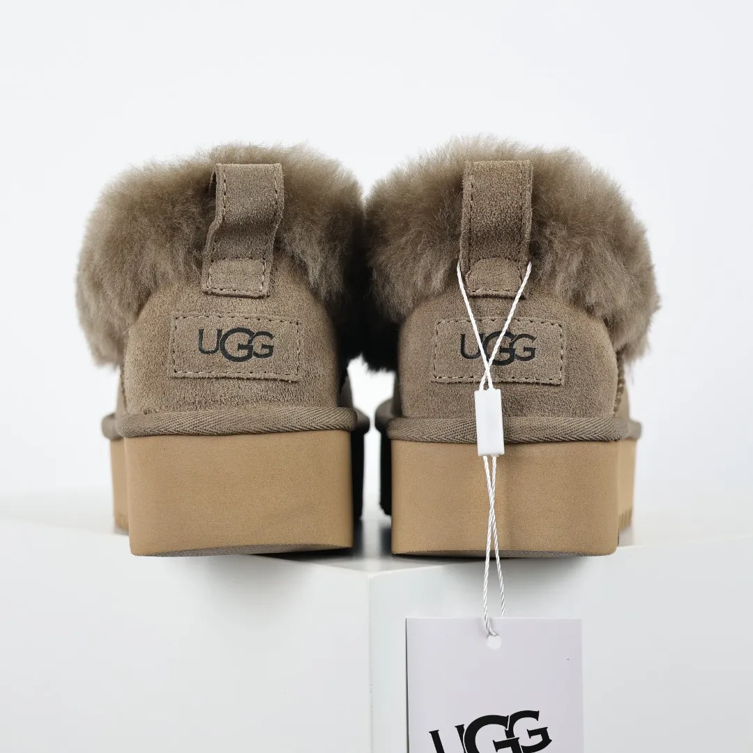 Pick up locally 💰580 Core recommendation Good price It is a very suitable choice for home use. In recent years, uug has launched a series of styles, which are partially geared towards the preferences of young consumers and have also moved to the forefront of fashion trends. Shoe body material: water-repellent coated suede upper, 17 mm UGGPURE™ implantable wool insole, lightweight non-slip and comfortable rubber outsole, with brand LOGO and trademark, with full packaging Size: 35 36 37 38 39 40